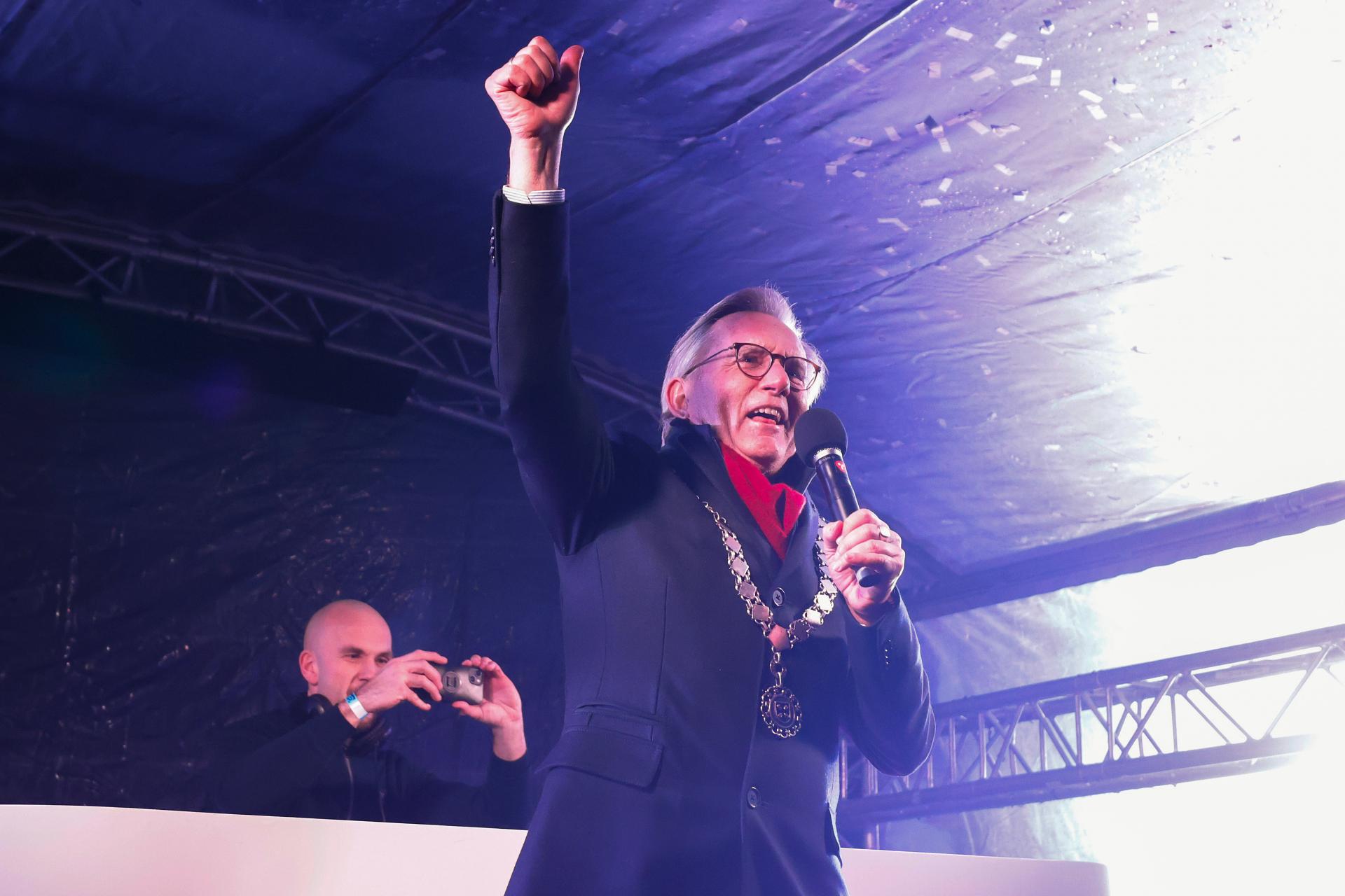 Burgemeester van den Top bij het aftelmoment