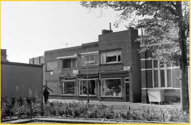 Achterom 2, 4, 6 en 8. Foto uit 1970. Collectie SAGV, Fotocollectie Stedebouwkundige Dienst gemeente Hilversum, bestandsnr. SAGV032.3, itemnr. 20.