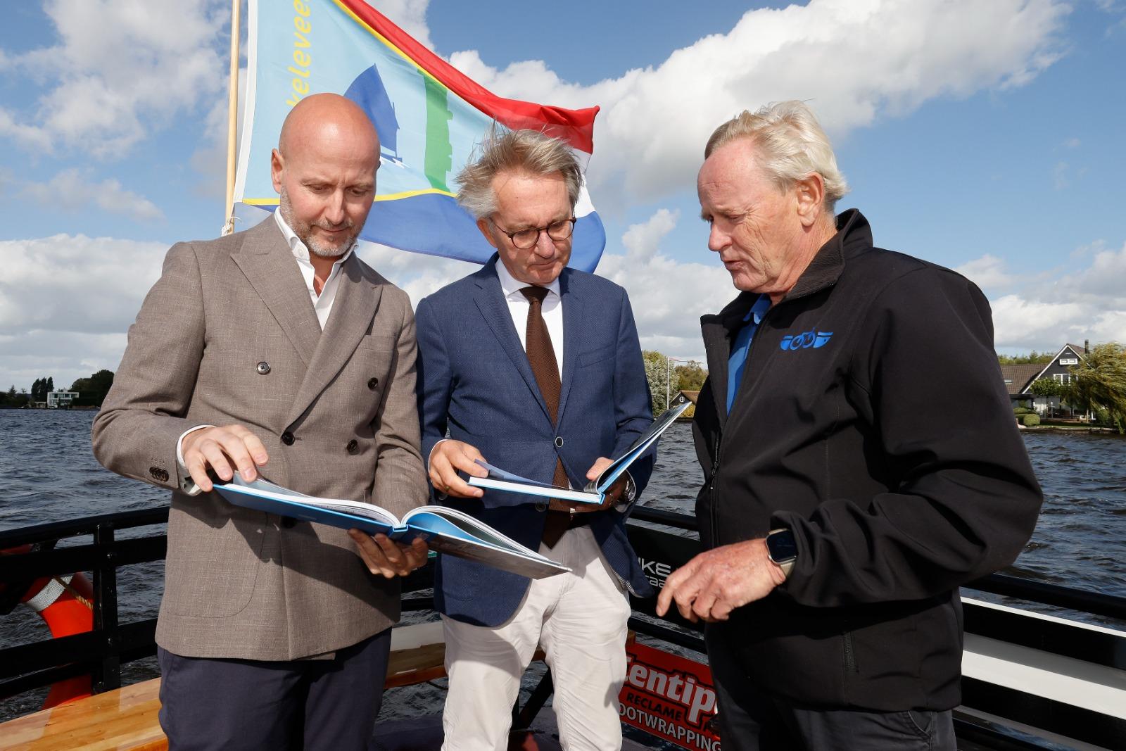 Burgemeester Gerhard van den Top heeft zondag 20 september Breukeleveen en Muyeveld bezocht.