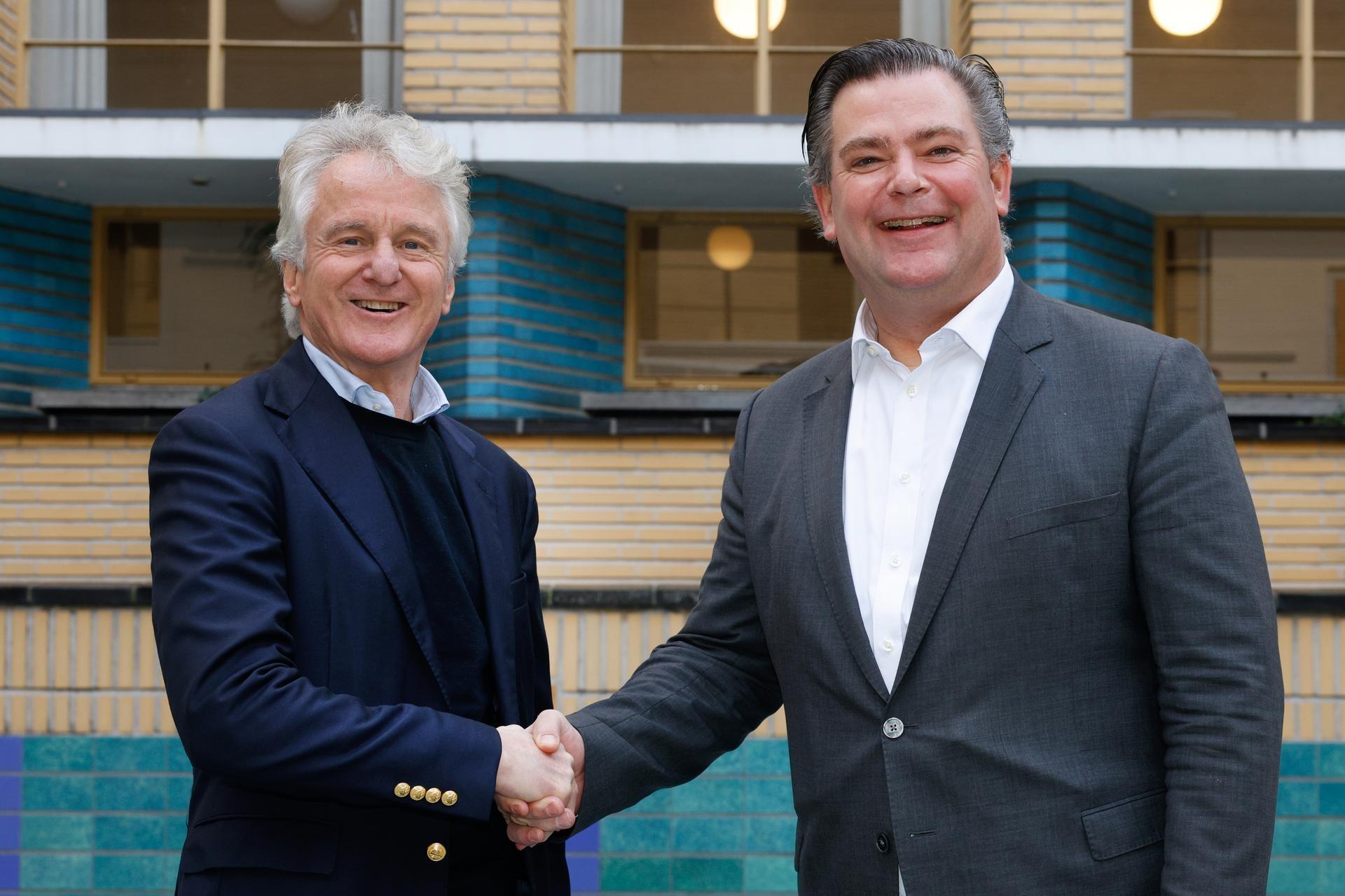 Jos Paardekooper, directeur-eigenaar Reshape Properties/Beryllus (links) en Floris Voorink, Projectwethouder Sportpark (rechts)