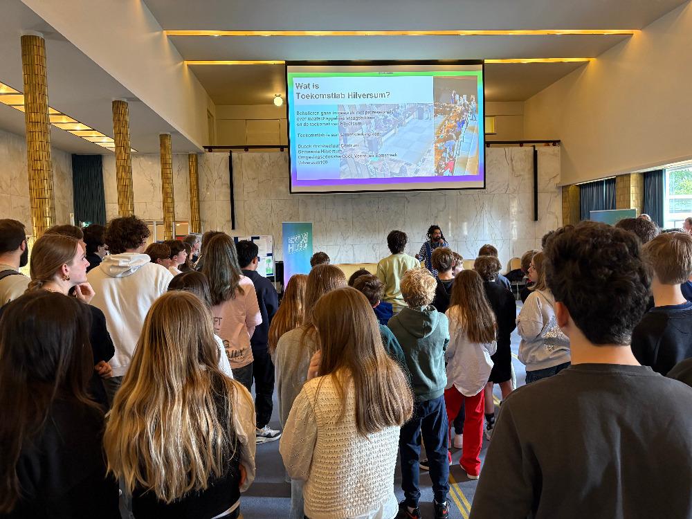 Sean Bogaers warmde de leerlingen op met een actieve quiz