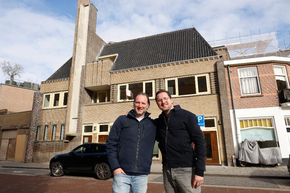 Ontwikkelaars Roelant de Schepper en Michael van der Kar herstelden een oud centrumgezicht op de Spoorstraat.