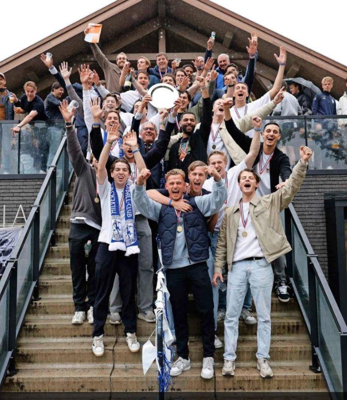Bij HC & FC Victoria na de kampioenswedstrijd tegen SVL in Langbroek