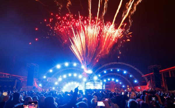 Vuurwershow op het marktterrein