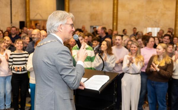 Maandag 5 januari 2026 was de eerste gezamenlijke bijeenkomst, waarbij de Wijdemeerse ambtenaren allemaal tegelijk de ambtseed aflegden