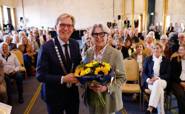 Burgemeester Gerhard van den Top en Anita van Loon