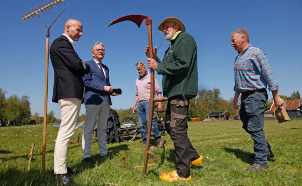 Burgemeester Van den Top op bezoek in Ankeveen