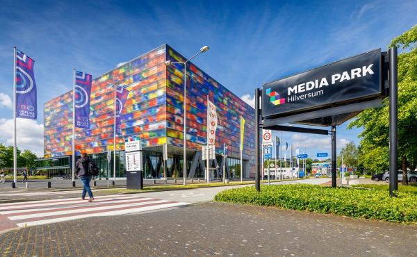 Ingang mediapark (foto: Jorrit Lousber