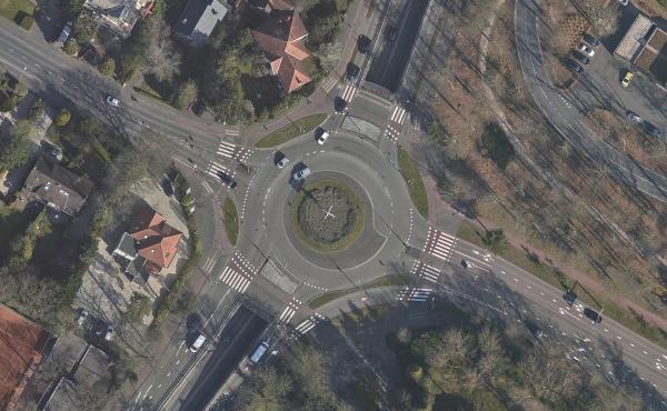 De rotonde Soestdijkerstraatweg-Oostereind