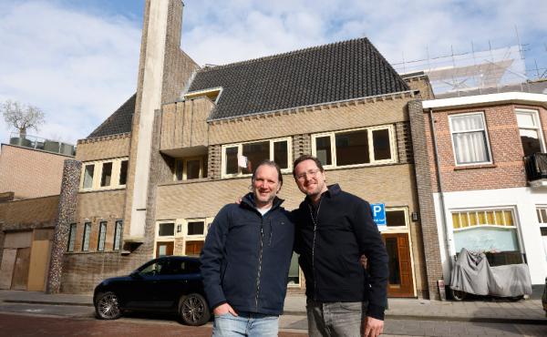 Ontwikkelaars Roelant de Schepper en Michael van der Kar herstelden een oud centrumgezicht op de Spoorstraat.